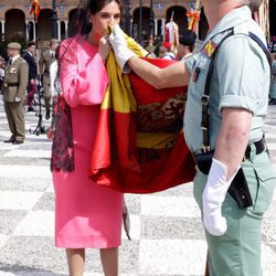 Lourdes Montes jurando bandera en Sevilla