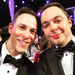 Jim Parsons con su novio Todd Spiewak en los SAG Awards 2017