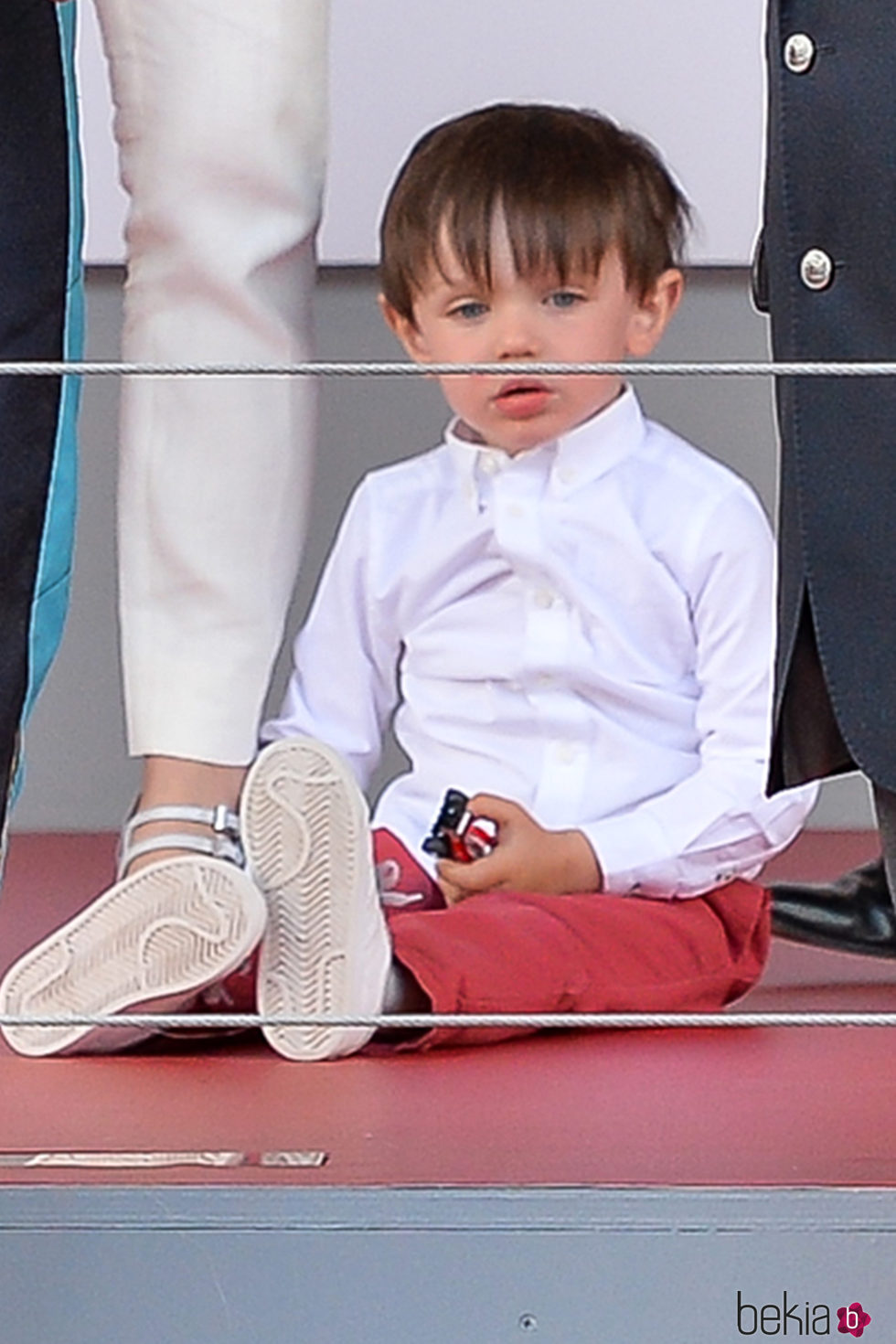 El pequeño Raphael Elmaleh, hijo de Carlota Casiraghi, en un evento