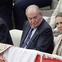 El Rey Juan Carlos y Infanta Elena en la corrida de toros del día de San Isidro 2017