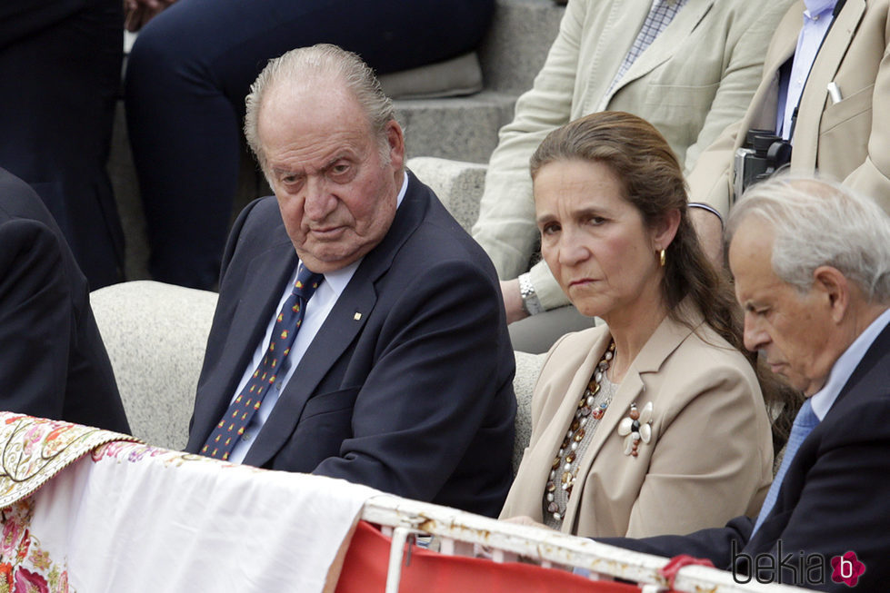 El Rey Juan Carlos y Infanta Elena en la corrida de toros del día de San Isidro 2017