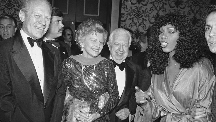 Donna Summer junto con Betty y Gerald Ford