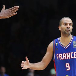 Tony Parker jugando con la selección francesa en el Eurobasket 2015