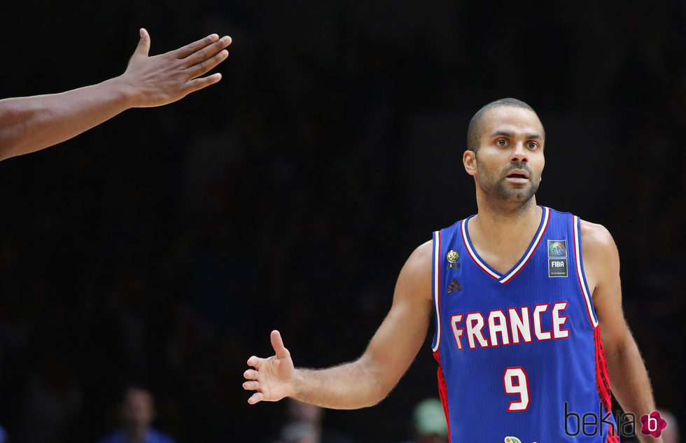 Tony Parker jugando con la selección francesa en el Eurobasket 2015