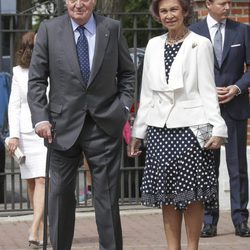 Los Reyes Juan Carlos y Sofía en la Comunión de la Infanta Sofía