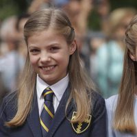 La Infanta Sofía con la Princesa Leonor en su Comunión