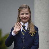 La Infanta Sofía saludando en su Comunión