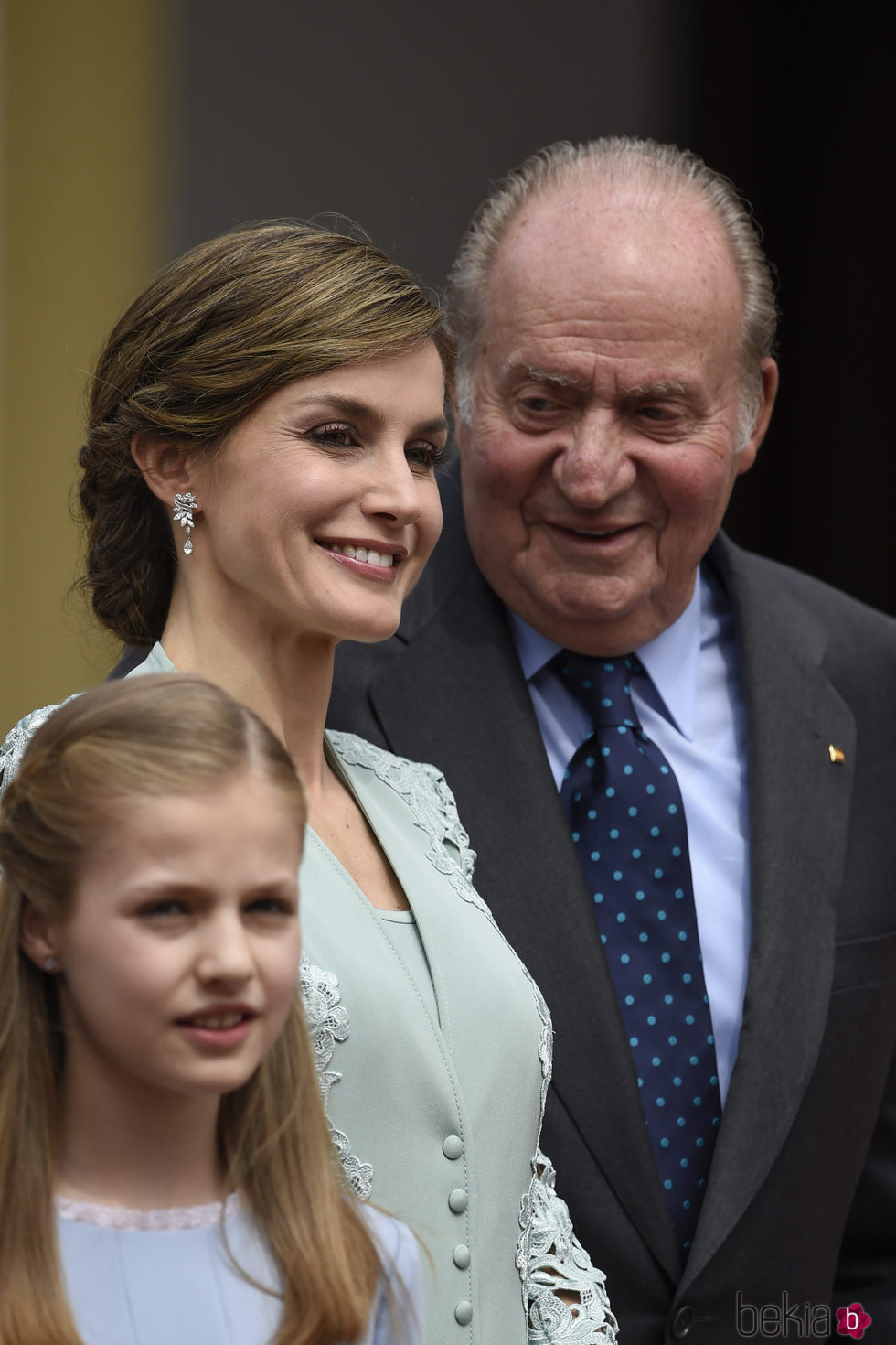 El Rey Juan Carlos y la Reina Letizia, muy sonrientes en la Comunión de la Infanta Sofía