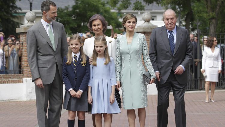 La Familia Real en la Comunión de la Infanta Sofía