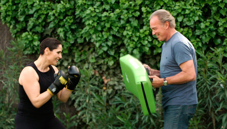 Rosa retando a una pelea de Fit-Boxing a Bertín