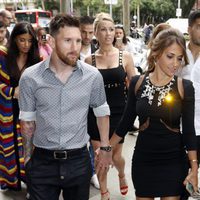 Leo Messi y Antonella Roccuzzo en la inauguración de su tienda