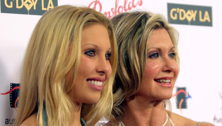 Olivia Newton-John junto a su hija Chloe Lattanzi