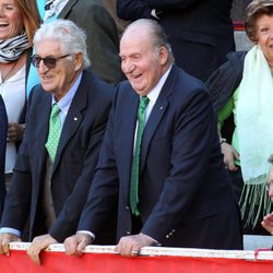 El Rey Juan Carlos se divierte en los toros