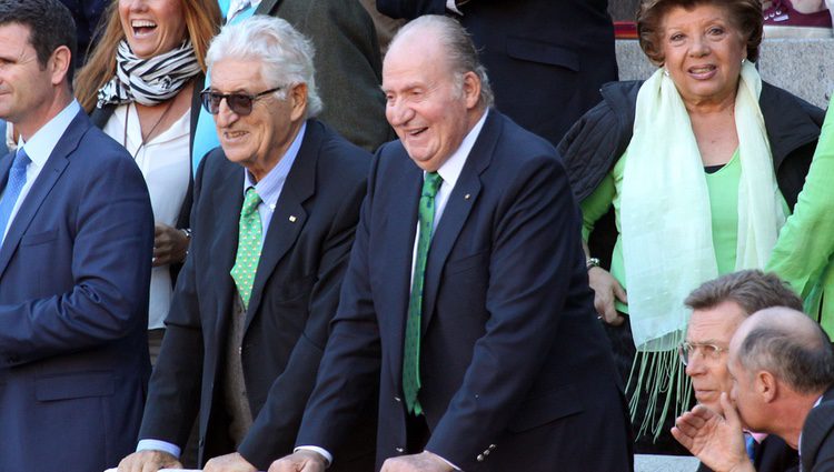 El Rey Juan Carlos se divierte en los toros