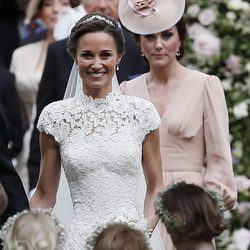 Kate Middleton con su hermana Pippa Middleton el día de su boda