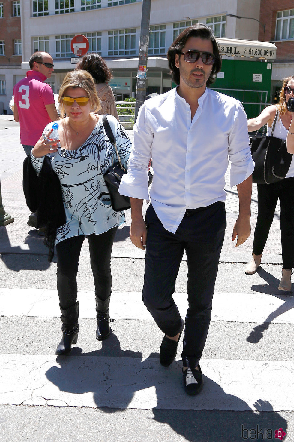 Maximiliano Arrocet y Terelu Campos yendo al hospital de María Teresa Campos