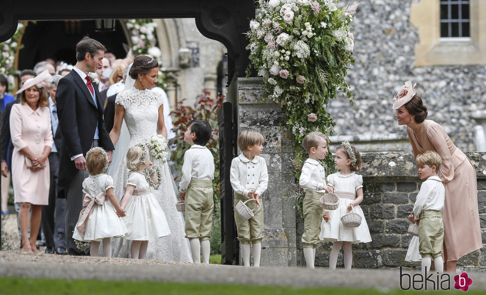 Kate Middleton con sus hijos en la boda de Pippa Middleton y James Matthews