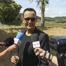 Risto Mejide hablando con la prensa momentos antes de su boda