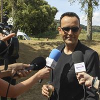 Risto Mejide hablando con la prensa momentos antes de su boda