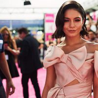 Vanessa Hudgens en la alfombra roja de los Billboard 2017