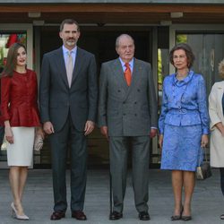 La Familia Real con Dolors de Monserrat y Manuela Carmena en el 40 aniversario de la Fundación Reina Sofía