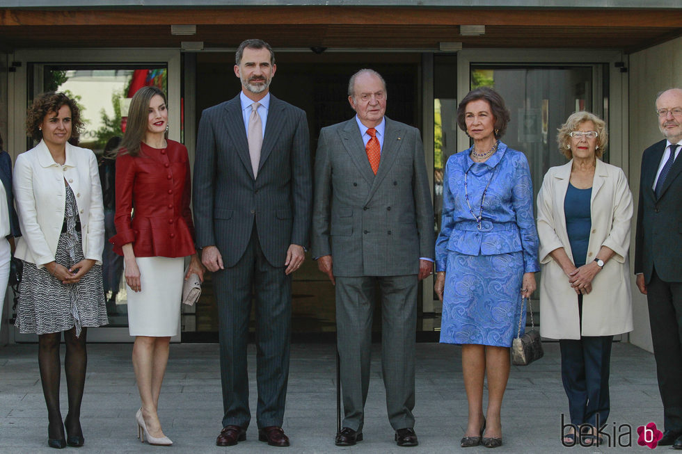 La Familia Real con Dolors de Monserrat y Manuela Carmena en el 40 aniversario de la Fundación Reina Sofía