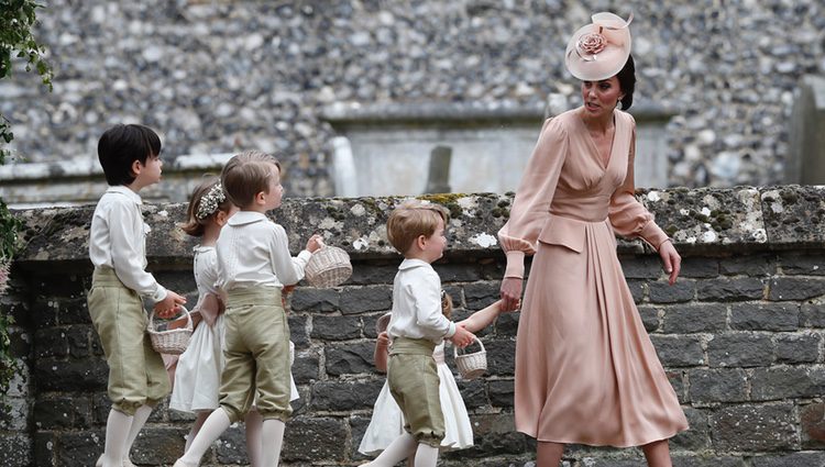 Kate Middleton riñe a los pajes de la boda de Pippa Middleton y James Matthews por las travesuras del Príncipe Jorge