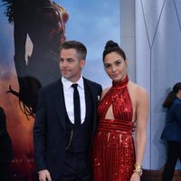 Chris Pine y Gal Gadot en el estreno de 'Wonder Woman' en Los Angeles