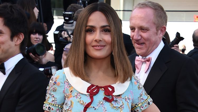 Salma Hayek paseando por la alfombra roja del Festival de Cannes