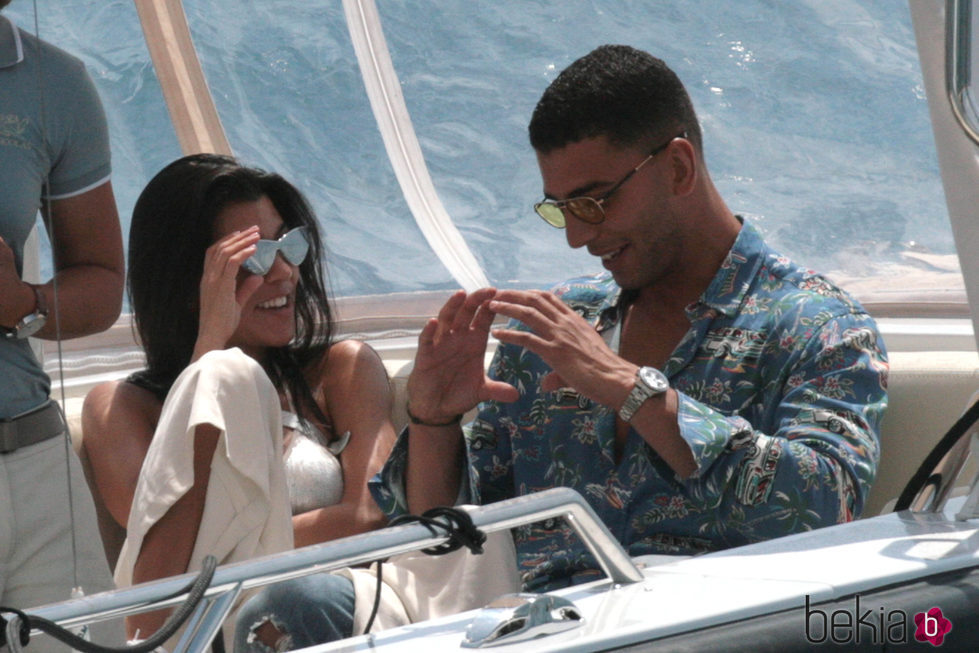 Kourtney Kardashian con su nueva pareja Younes Bendjima