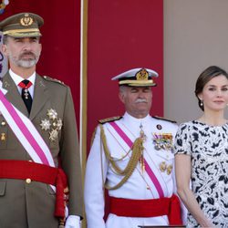 Los Reyes Felipe y Letizia en el desfile del Día de las Fuerzas Armadas 2017