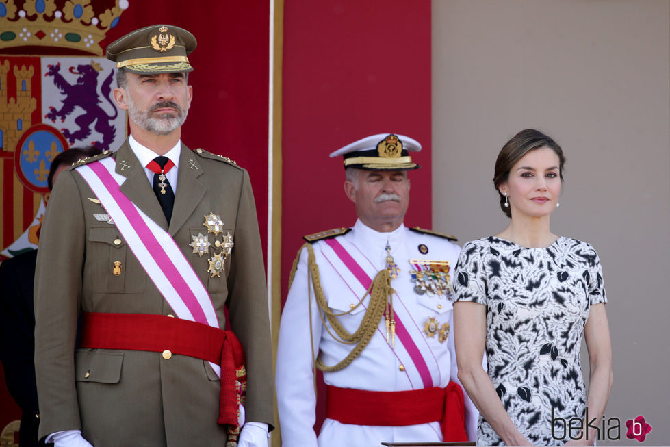 Los Reyes Felipe y Letizia en el desfile del Día de las Fuerzas Armadas 2017