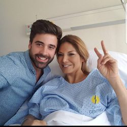 Sergio Ayala visita a Ivonne Reyes tras ser operada de la pierna