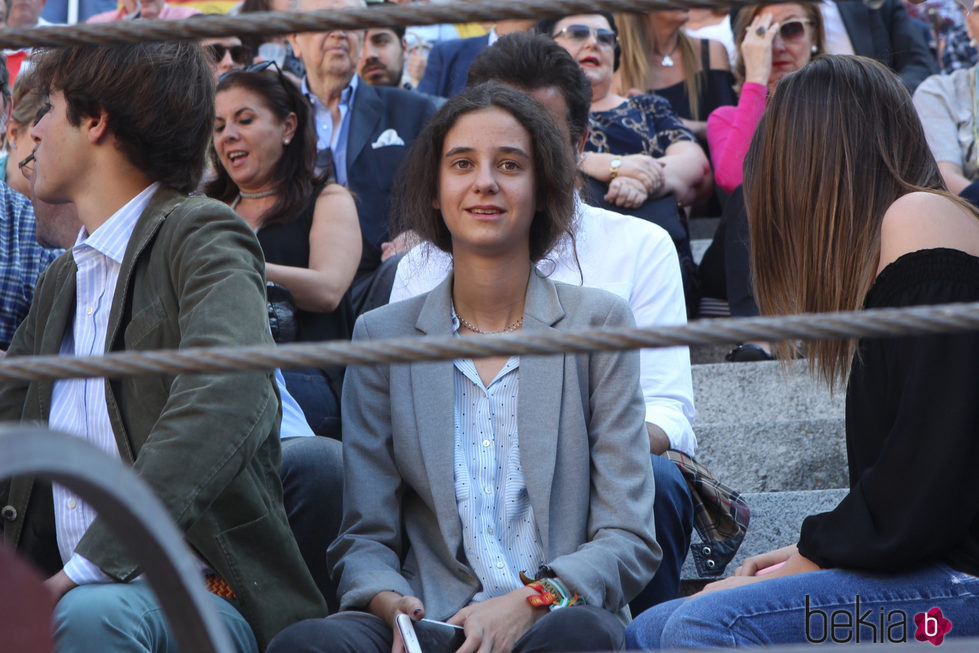 Victoria de Marichalar viendo torear a Gonzalo Caballero en Las Ventas