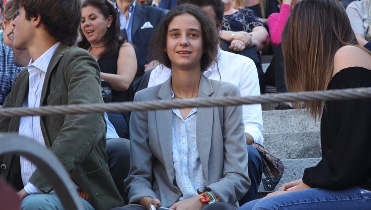 Victoria de Marichalar viendo torear a Gonzalo Caballero en Las Ventas