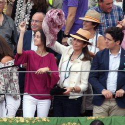 La Infanta Elena y sus hijos en los toros en Aranjuez