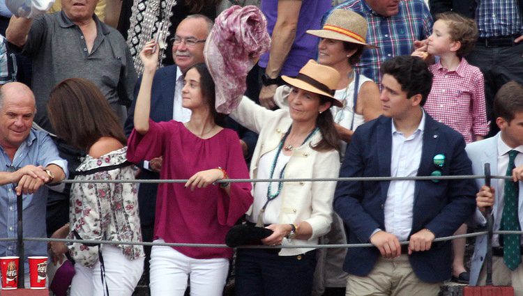 La Infanta Elena y sus hijos en los toros en Aranjuez