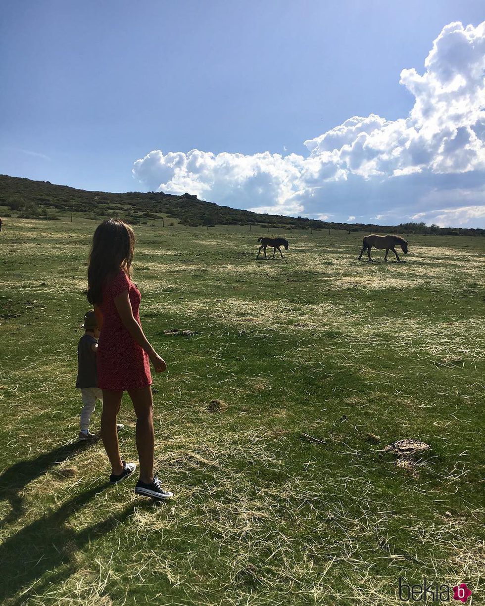 Sara Carbonero disfrutando de la naturaleza con Martín