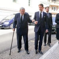 Los Reyes de Grecia con sus hijos Pablo, Nicolás y Felipe y su nuera Tatiana en el funeral de Alexandros Goulandris