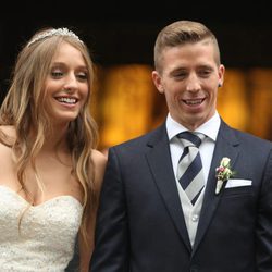 Iker Muniain y Andrea Sesma tras convertirse en marido y mujer en una romántica boda en Bilbao