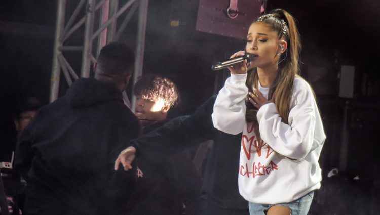 La cantante Ariana Grande durante el concierto One Love Manchester