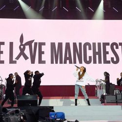 Ariana Grande durante el concierto de One Love Manchester