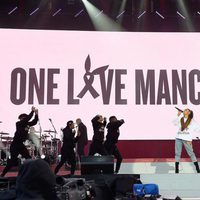 Ariana Grande durante el concierto de One Love Manchester