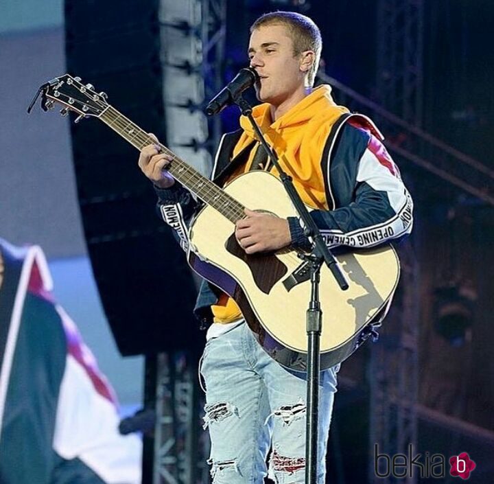 El cantante Justin Bieber se emociona en el concierto One Love Manchester