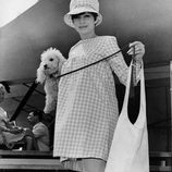 Barbra Streisand con su perro en 1966