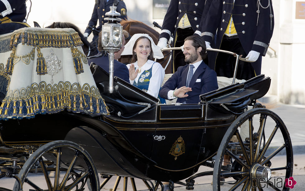 Carlos Felipe de Suecia y Sofia Hellqvist en el Día Nacional de Suecia 2017