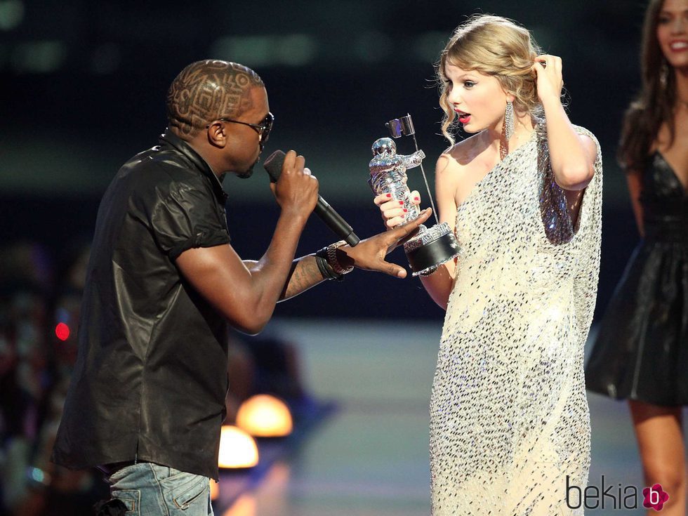 Kanye West interrumpiendo el discurso de Taylor Swift en los Premios MTV VMA 2009