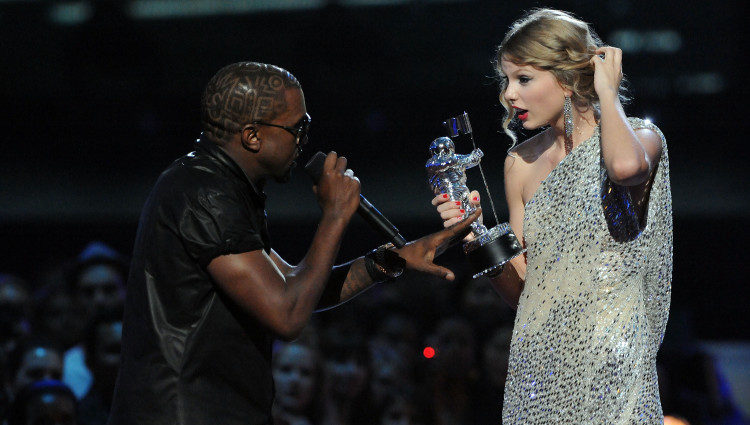 Kanye West interrumpiendo el discurso de Taylor Swift en los Premios MTV VMA 2009