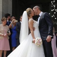 Yolanda Cardona y Víctor Valdés tras pasar por el altar