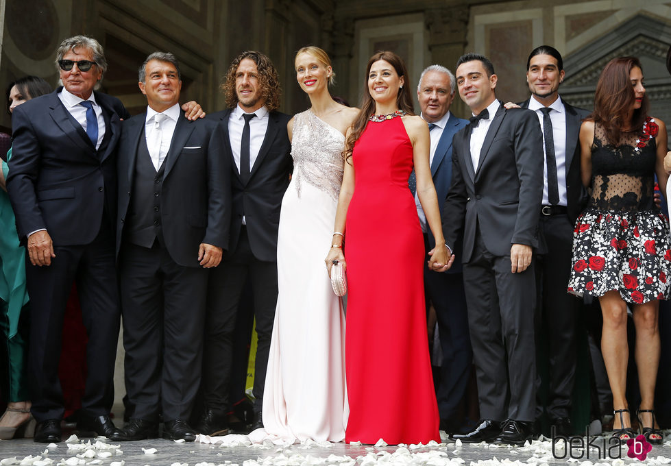 Joan Laporta, Carles Puyol, Vanesa Lorenzo, Nuria Cunillera, Xavi Hernández, José Manuel Pinto y Elena Gross en la boda de Víctor Valdés y Yolanda Cardona